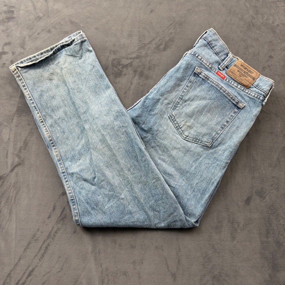 Wrangler Premium Quality Mens 38x30 Light Wash Straight Leg Jeans 96FXWSL